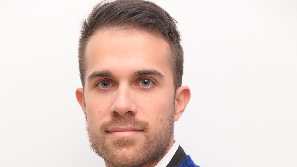 Javier Aparicio, psicólogo: "El confinamiento está disparando la adicción al móvil" Javier Aparicio, psicólogo: "El confinamiento está disparando la adicción al móvil"