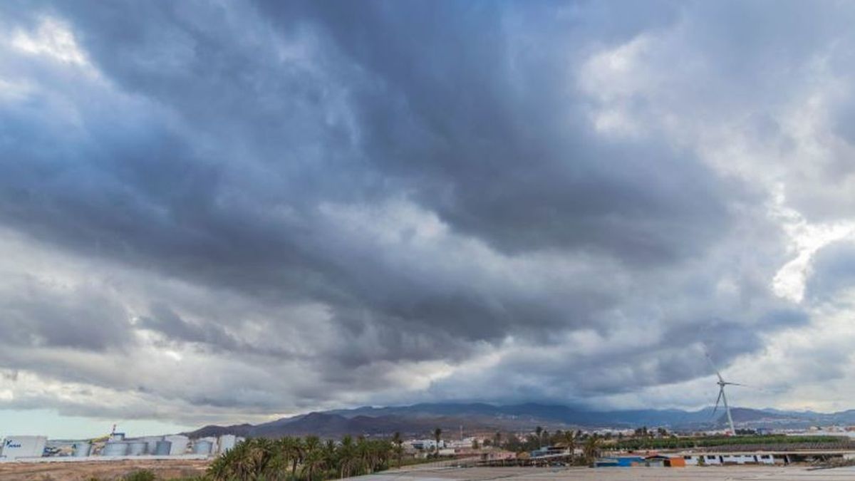 Aviso por lluvias torrenciales y viento de 80 km/h: el Levante y Canarias se preparan para el temporal