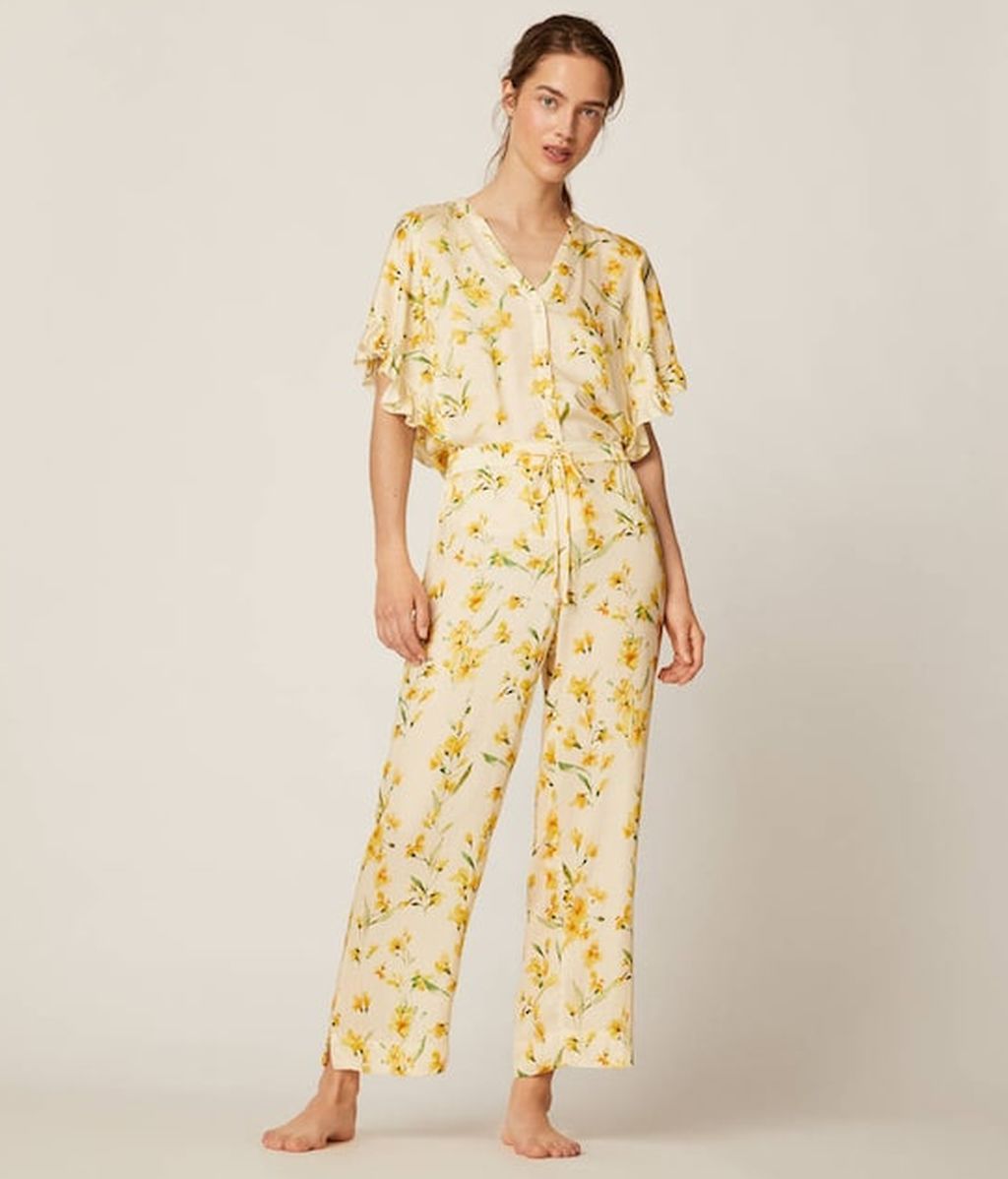 pijamas-flores-amarillas-oysho
