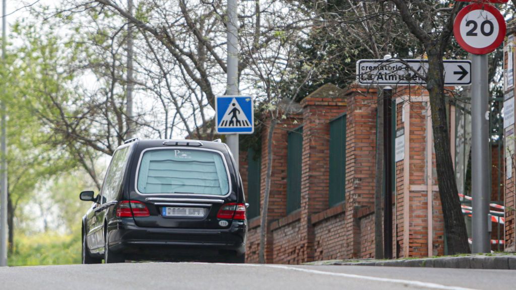 La funeraria municipal de Madrid se cierra a víctimas del Covid por falta de equipos de protección La funeraria municipal de Madrid se cierra a víctimas del Covid por falta de equipos de protección