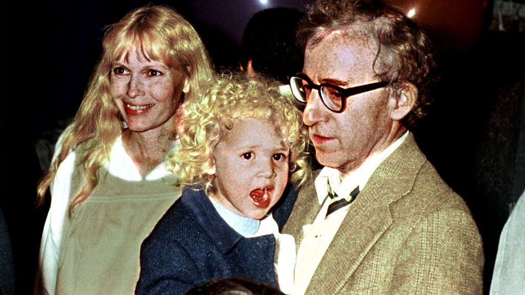 Lo que cuenta Woody Allen en su polémico libro: "Mia Farrow maltrataba a sus hijos y dormía desnuda con Ronan"