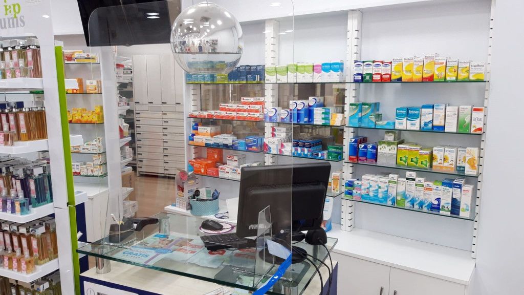 Mamparas de metacrilato para proteger del coronavirus a los héroes de supermercados y farmacias Mamparas de metacrilato para proteger del coronavirus a los héroes de supermercados y farmacias