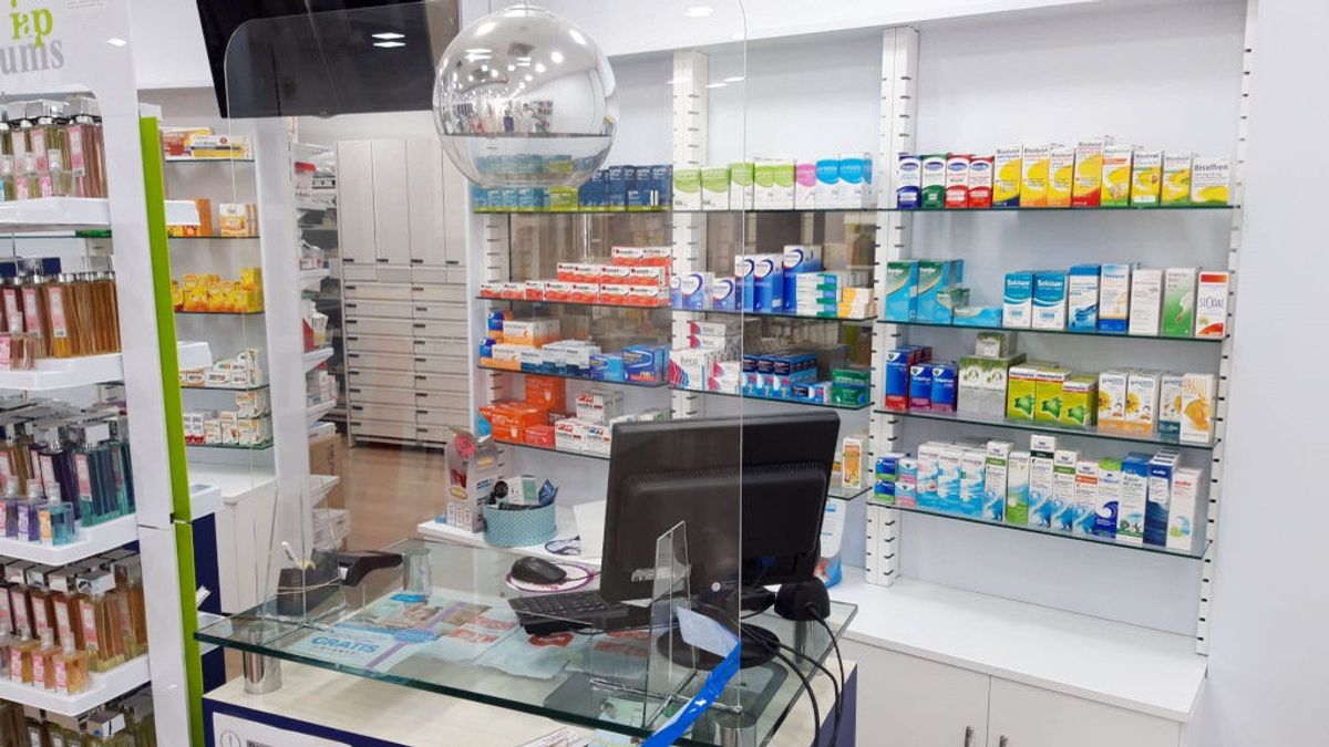 Mamparas de metacrilato para proteger del coronavirus a los héroes de supermercados y farmacias