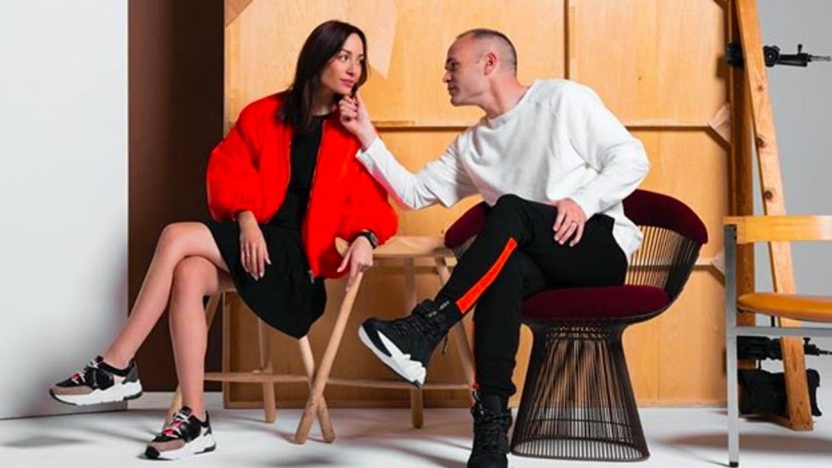 Andrés Iniesta, con la ayuda de su mujer, superan un nuevo challange y se pone romántico: "Contigo al lado todo es más fácil"