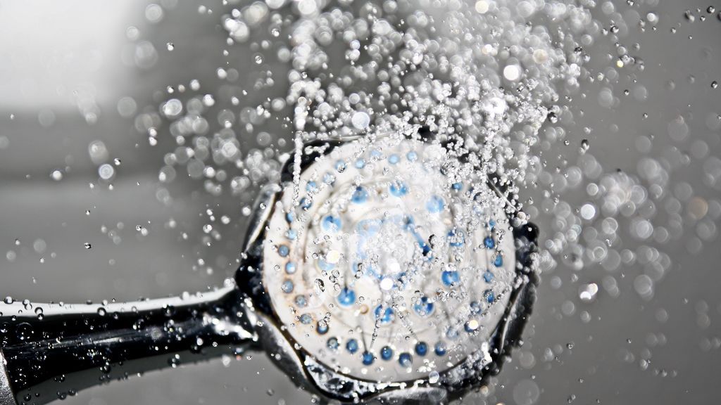 Confinados por el coronavirus: baja y se retrasa el pico de consumo de agua en Madrid Confinados por el coronavirus: baja y se retrasa el pico de consumo de agua en Madrid