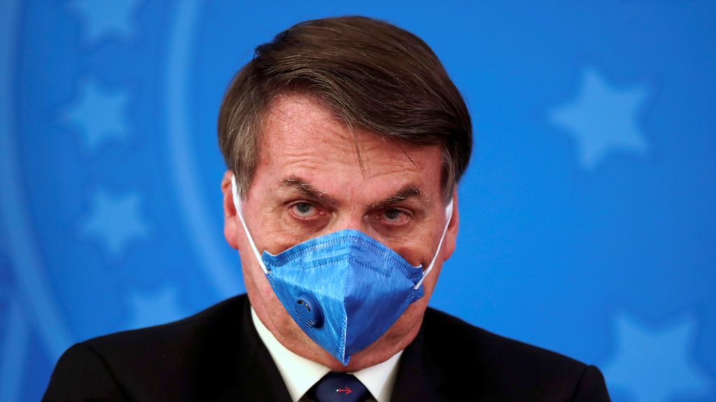 El presidente de Brasil califica de "gripecita" el coronavirus y acusa a los medios de "expandir el miedo" El presidente de Brasil califica de "gripecita" el coronavirus y acusa a los medios de "expandir el miedo"