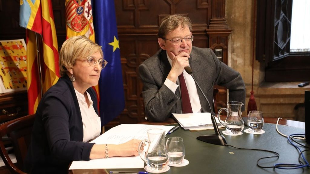 La consejera valenciana de Sanidad enfada a los sanitarios por decir que se han contagiado por "irse de viaje" La consejera valenciana de Sanidad enfada a los sanitarios por decir que se han contagiado por "irse de viaje"