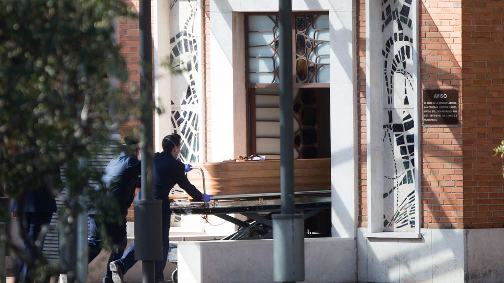 Los hijos del "enterramorts" de Igualada: "la muerte es fría, caprichosa, injusta y ahora mismo, vírica" Los hijos del "enterramorts" de Igualada: "la muerte es fría, caprichosa, injusta y ahora mismo, vírica"