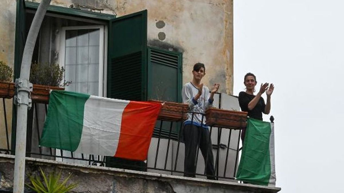 En Italia ya no se aplaude en los balcones: "Ojalá que en España no os pase lo mismo"