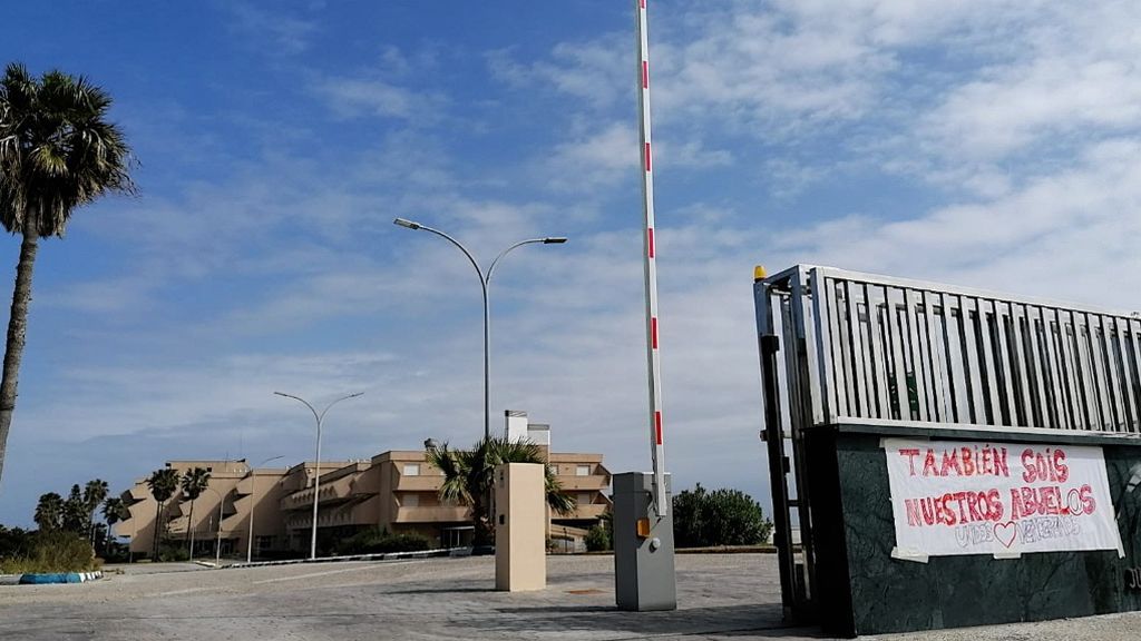 La Línea con los ancianos de Alcalá del Valle: la respuesta de los linenses a los energúmenos La Línea con los ancianos de Alcalá del Valle: la respuesta de los linenses a los energúmenos