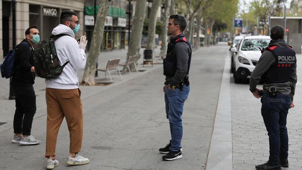 Las autoridades controlan los movimientos de los ciudadanos en las calles