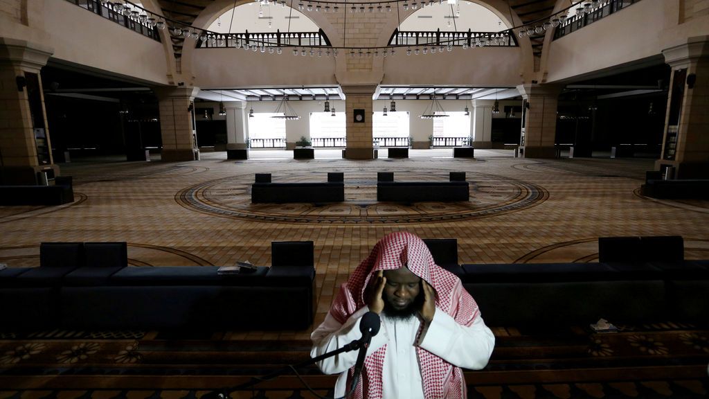 Arabia Saudí confina Riad y La Meca tras el primer fallecido por coronavirus Arabia Saudí confina Riad y La Meca tras el primer fallecido por coronavirus