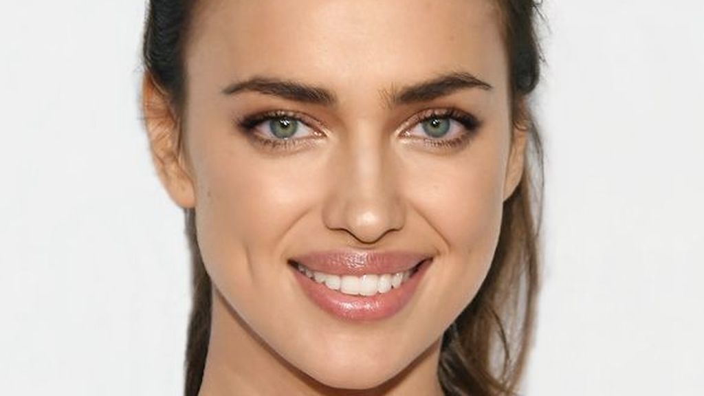 Irina Shayk, con un maquillaje natural.