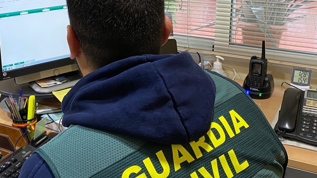 Un guardia civil en su puesto de trabajo