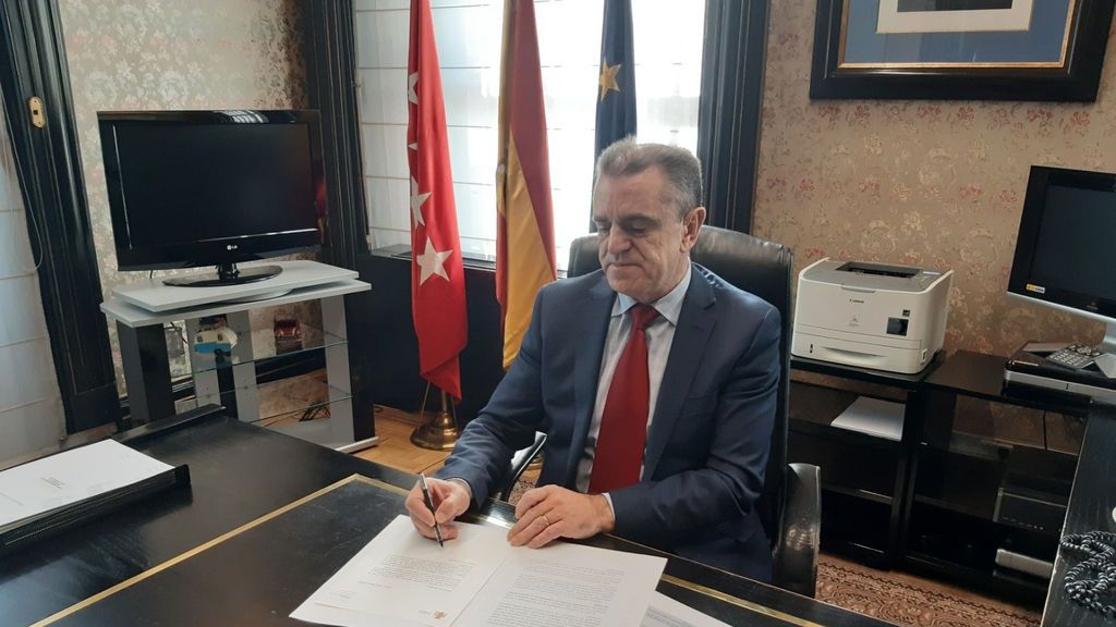 Una jueza investigará al delegado del Gobierno en Madrid por permitir el 8-M y otras 76 reuniones multitudinarias Una jueza investigará al delegado del Gobierno en Madrid por permitir el 8-M y otras 76 reuniones multitudinarias