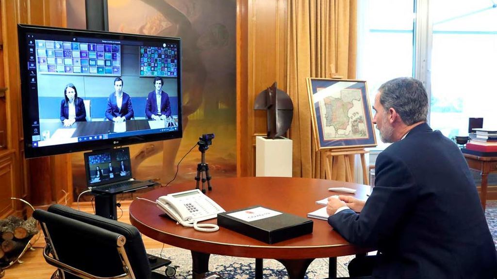 Los reyes Felipe y Letizia se suman al teletrabajo obligados por el coronavirus Los reyes Felipe y Letizia se suman al teletrabajo obligados por el coronavirus