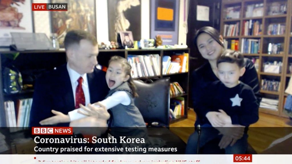 Los hijos de Robert Kelly le vuelven a boicotear una entrevista en directo para la BBC Los hijos de Robert Kelly le vuelven a boicotear una entrevista en directo para la BBC