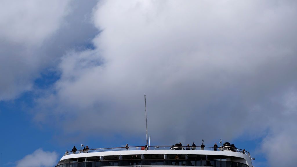 Un crucero con 77 enfermos deambula por el Pacífico desde hace casi 20 días Un crucero con 77 enfermos deambula por el Pacífico desde hace casi 20 días