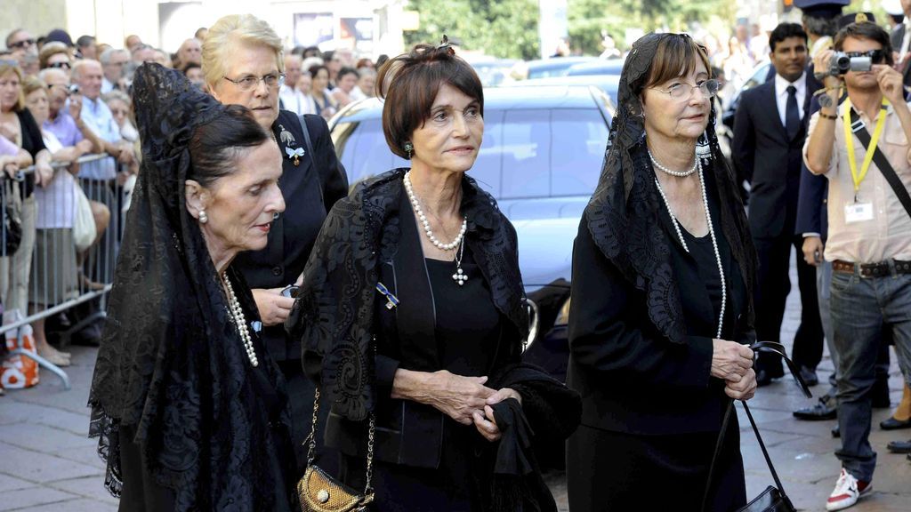 María Teresa, junto a sus hermanas Cecilia y Maria Dolores