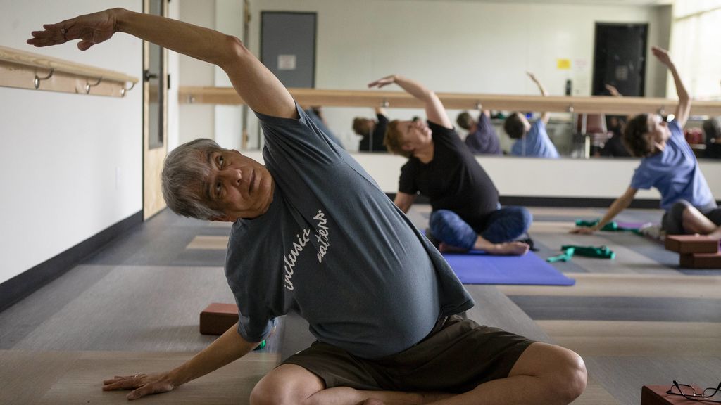 posición del árbol en yoga