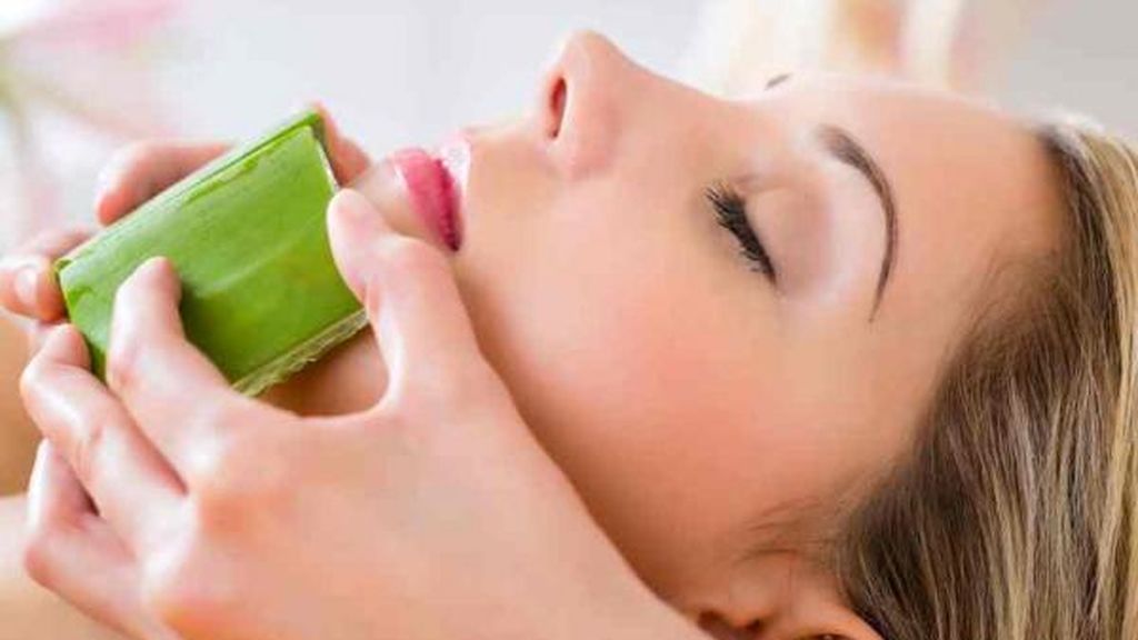 Aloe vera para exfoliar los labios.