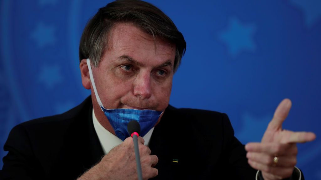 Bolsonaro: el brasileño "no se contagia pues bucea en alcantarillas y no pasa nada" Bolsonaro: el brasileño "no se contagia pues bucea en alcantarillas y no pasa nada"