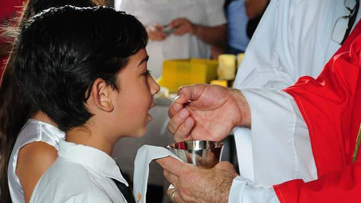Sin comuniones por el coronavirus: "Mi hijo me ha pedido que le adelante el regalo" Sin comuniones por el coronavirus: "Mi hijo me ha pedido que le adelante el regalo"
