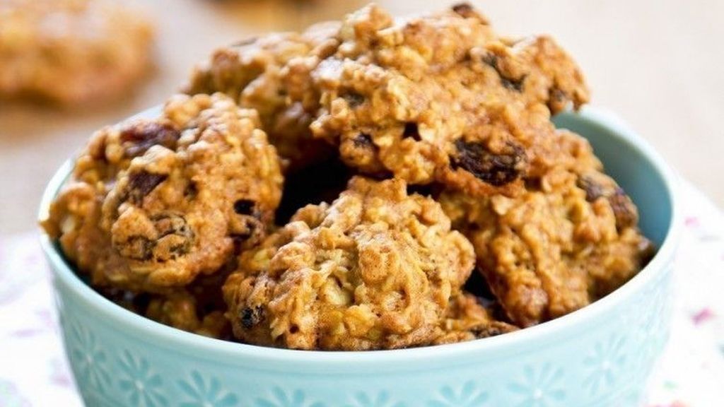 Galletas con avena y chocolate.