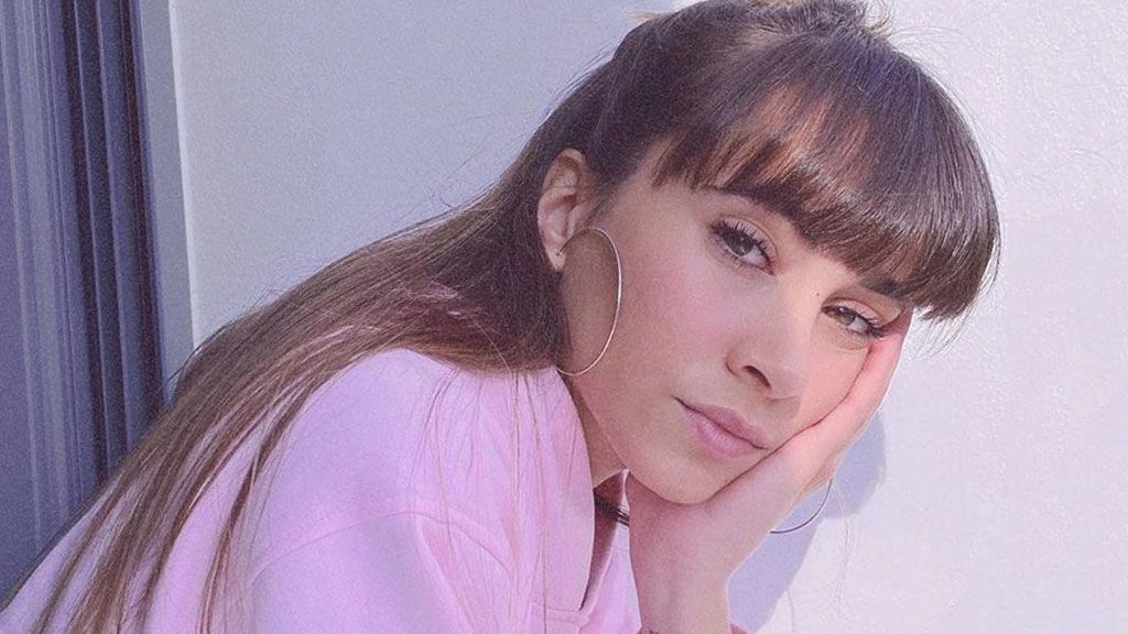 Aitana felicita a su madre con un álbum de su juventud y sus seguidores lo tienen claro: "Sois idénticas"