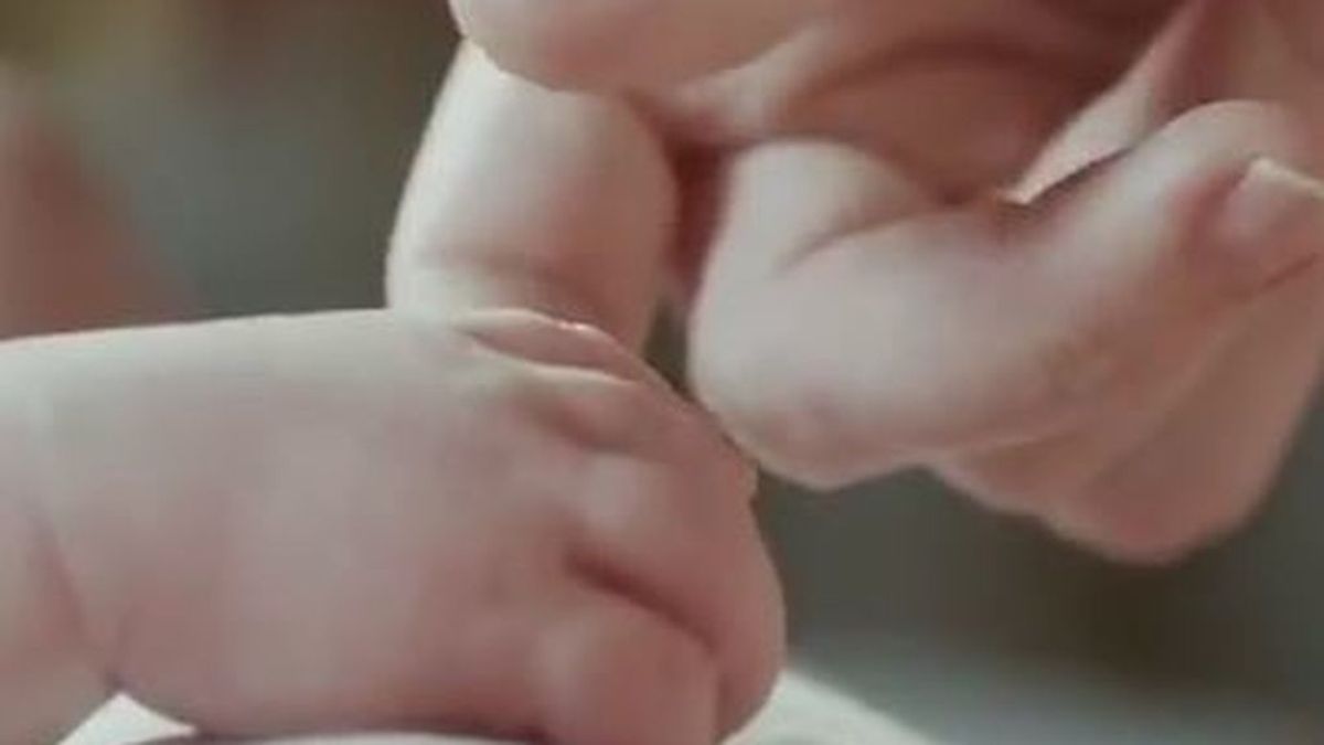 "Un milagro cotidiano" durante la crisis del coronavirus: un emotivo vídeo celebra los nacimientos en estos días