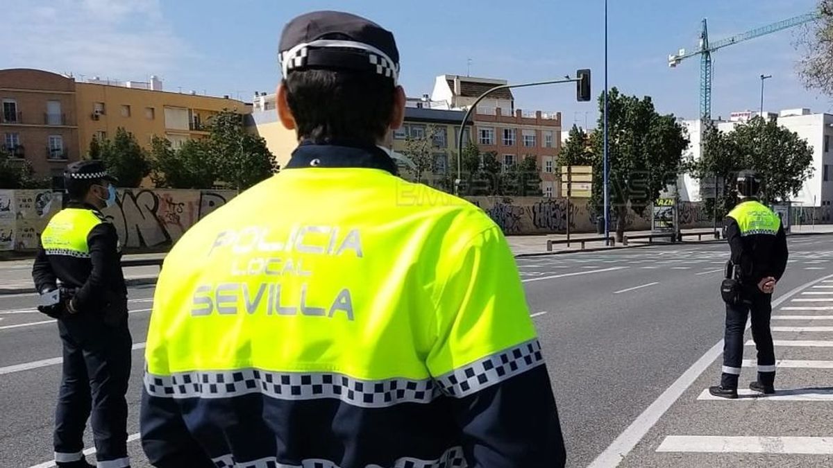 Detienen al dueño de un bar en Sevilla por abrir dos días seguidos y desafiar a la Policía