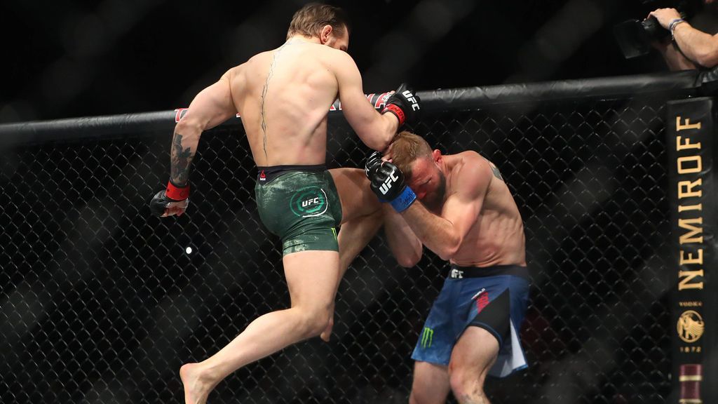 Golpe de rodilla de Conor Mc Gregor a un adversario