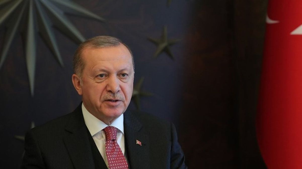 Erdogan dona siete meses de su salario a una campaña para combatir la pandemia de coronavirus en Turquía