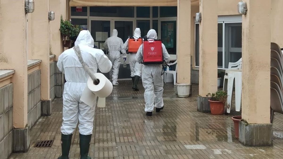 El peligro del coronavirus en las residencias: las Fuerzas Armadas han desinfectado 1.300 centros en España