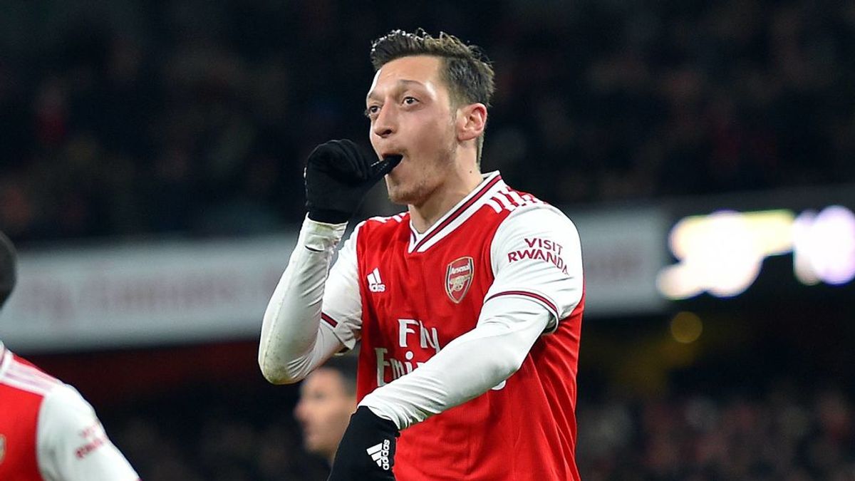 El sufrimiento de Ozil y su novia tras ser papás en mitad de la cuarentena del coronavirus: "Gracias salud"