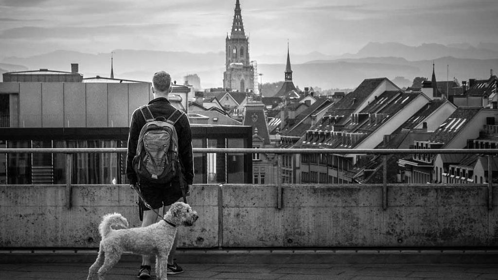 Paseo por una ciudad desértica