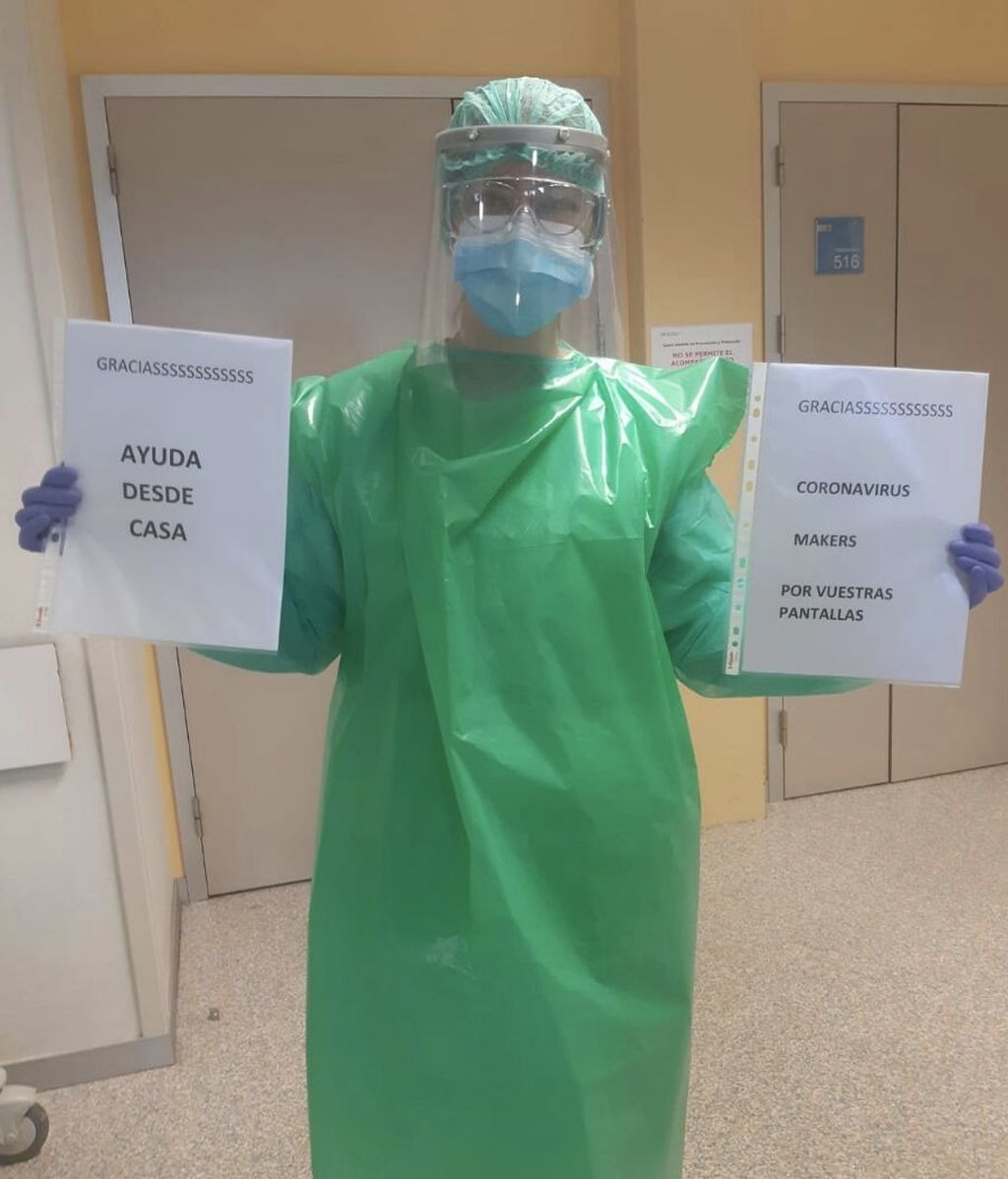 Pantalla de los CoronavirusMakers en la UCI del Hospital Puerta de Hierro de Madrid