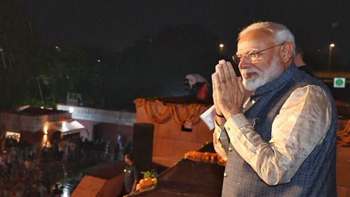 El primer ministro de India comparte rutinas de yoga para ayudar a mantenerse en forma en el confinamiento