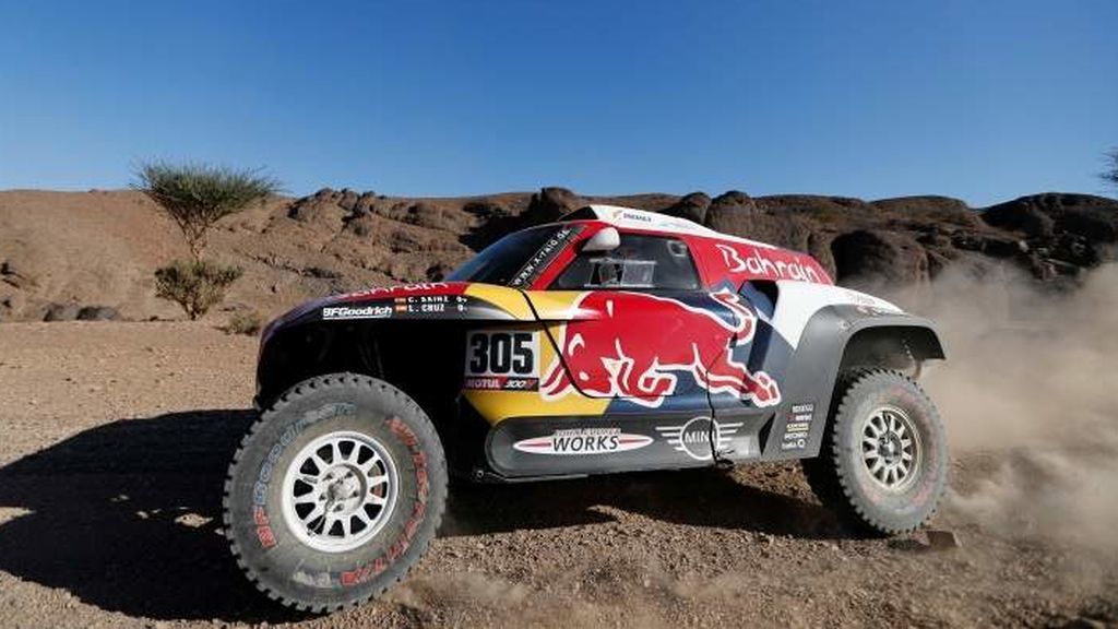 Carlos Sainz conduciendo su mini durante el Dakar