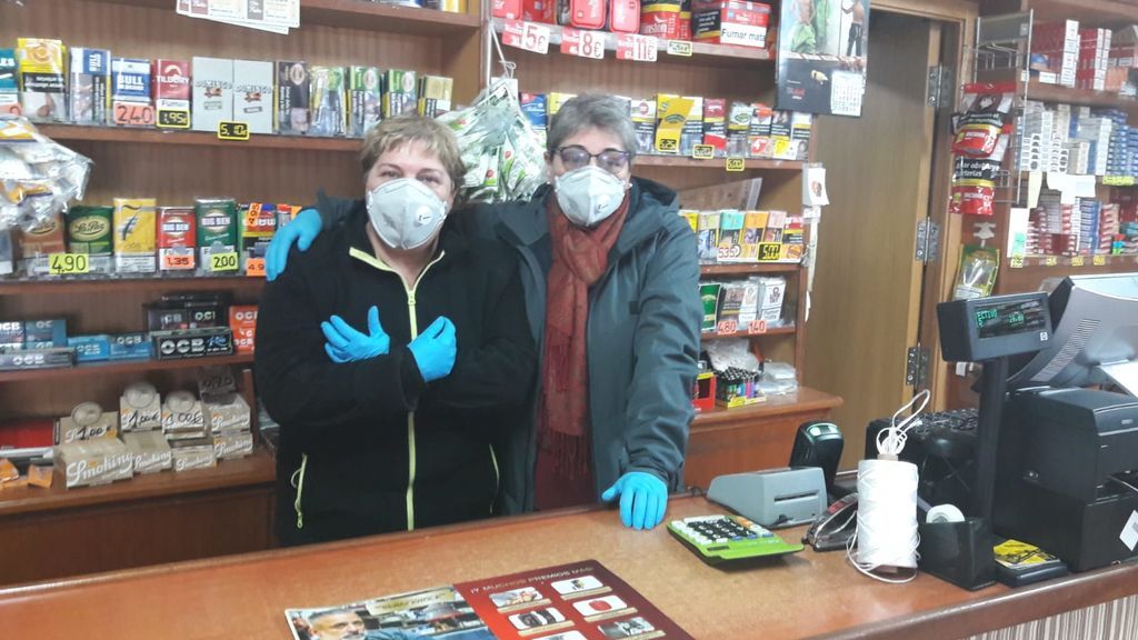 Agurtzane, estanquera: "muchos vienen todos los días a por una sola cajetilla" Agurtzane, estanquera: "muchos vienen todos los días a por una sola cajetilla"