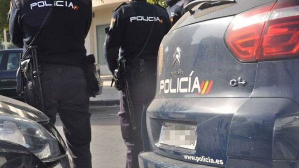 Dos detenidos en Murcia por intentar apuñalar a un policía Dos detenidos en Murcia por intentar apuñalar a un policía