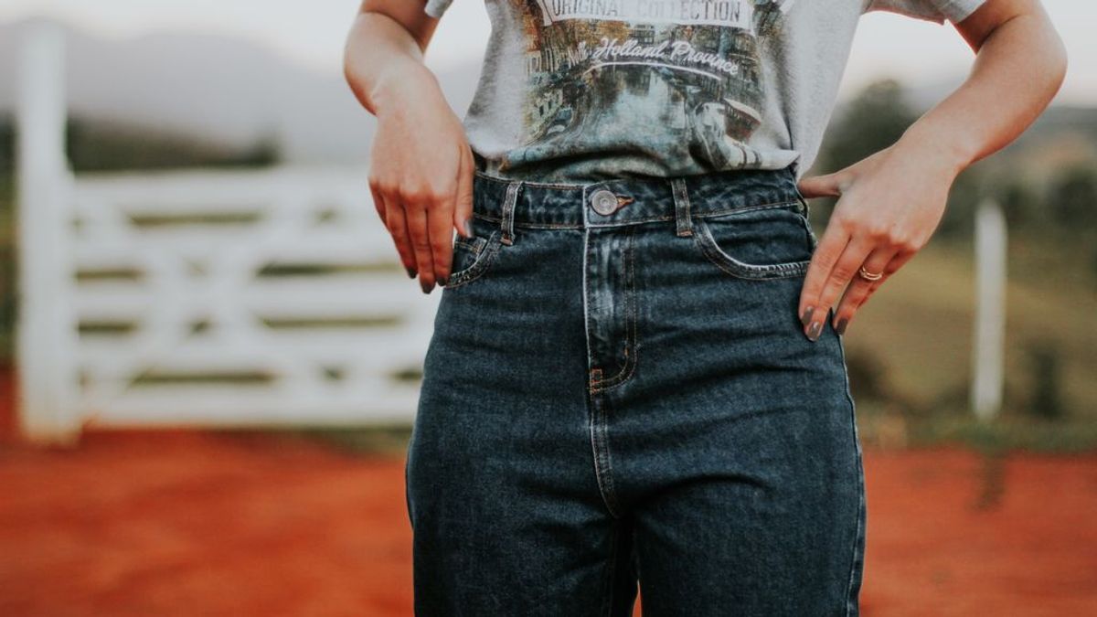 Pantalones anchos de hombre: la nueva tendencia que va a reinar en los armarios femeninos esta temporada
