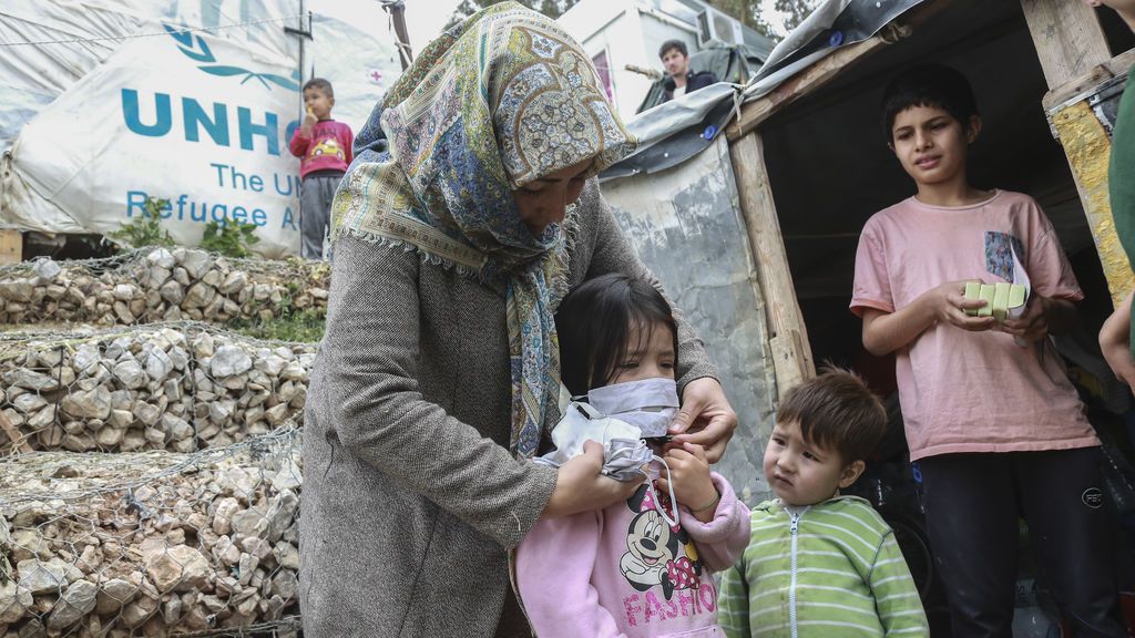 Grecia pone en cuarentena un campo de refugiados golpeado por el coronavirus Grecia pone en cuarentena un campo de refugiados golpeado por el coronavirus