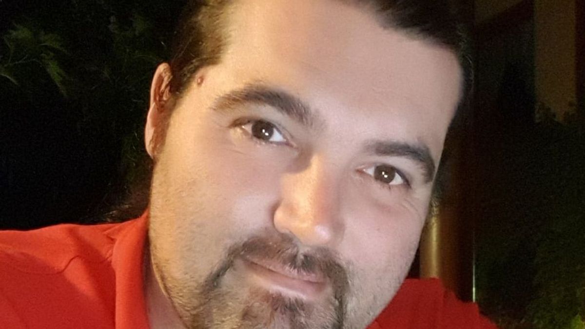 Francisco iba a trabajar a Alemania pero la policía del aeropuerto de Fráncfort levantó un muro incomprensible Francisco iba a trabajar a Alemania pero la policía del aeropuerto de Fráncfort levantó un muro incomprensible