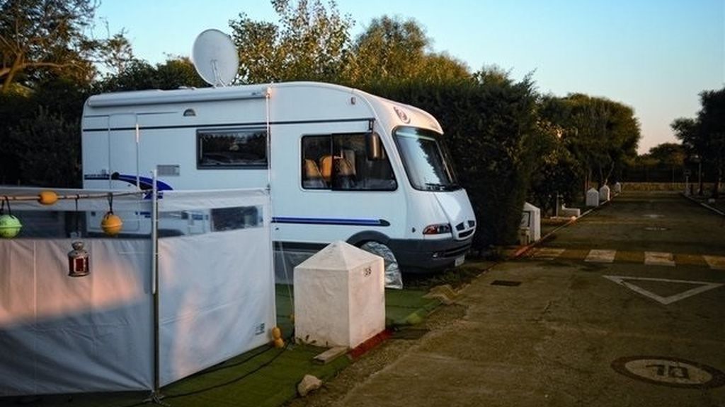 Varios centenares de turistas extranjeros, obligados a pasar la cuarentena en campings andaluces Varios centenares de turistas extranjeros, obligados a pasar la cuarentena en campings andaluces