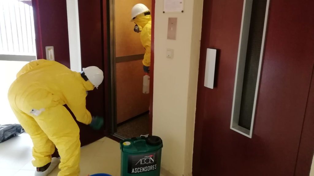 Benidorm, la ciudad vertical, desinfecta más de 3500 ascensores para evitar contagios