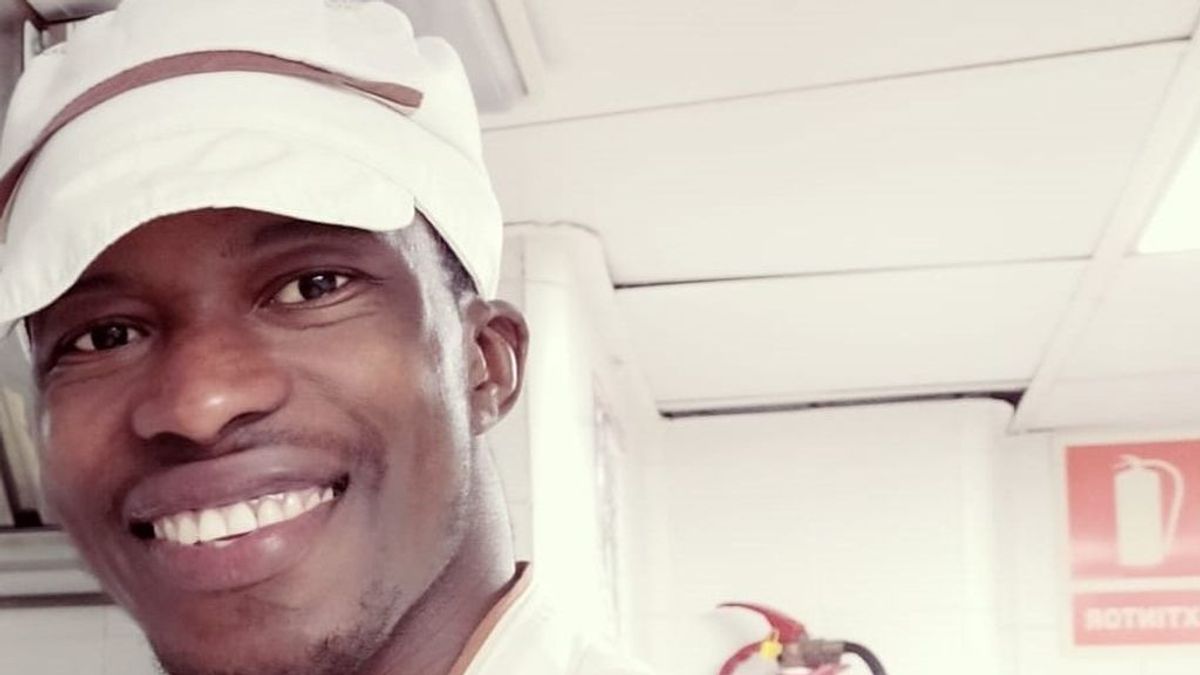 Souleymane, un joven de Guinea: de ser rescatado por el Open Arms a cocinar en una residencia de mayores
