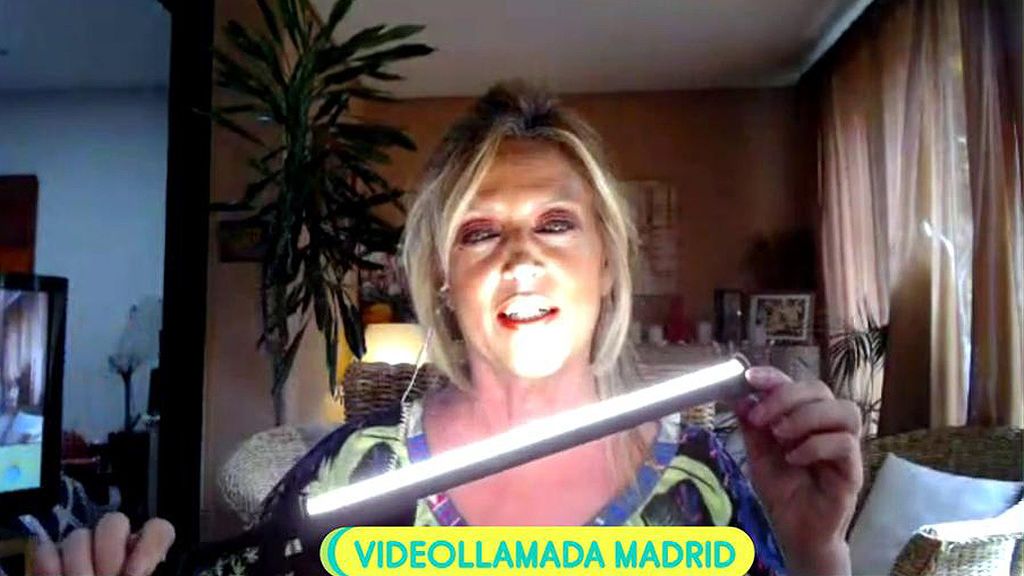 Lydia Lozano se toma a broma los insultos: "Me han mandado estas luces para que se me vea menos vieja"