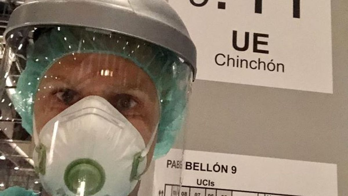 Alberto, el sanitario que pasó su cumpleaños entregando mensajes a los pacientes aislados de IFEMA Alberto, el sanitario que pasó su cumpleaños entregando mensajes a los pacientes aislados de IFEMA