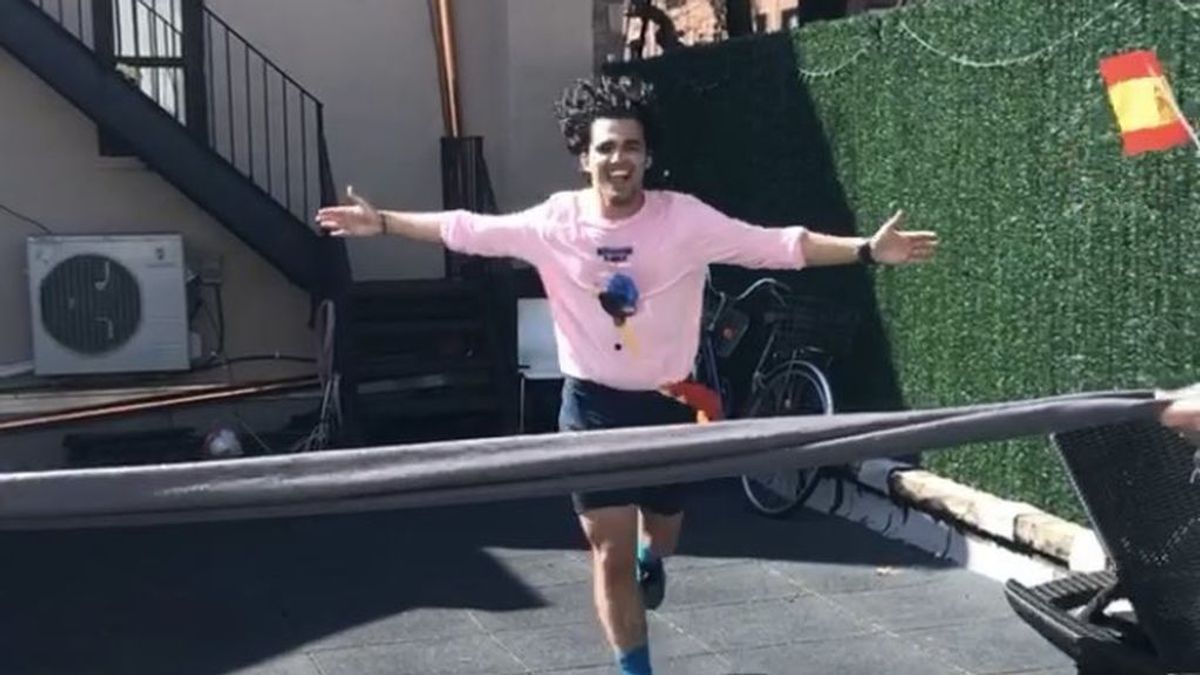 Un sevillano corre la maratón de Nueva York en su terraza de ocho metros Un sevillano corre la maratón de Nueva York en su terraza de ocho metros